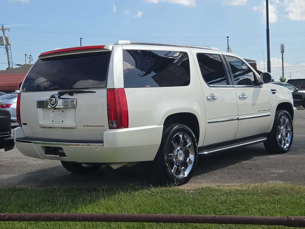 Used 2010 Cadillac Escalade ESV Luxury RWD image 3