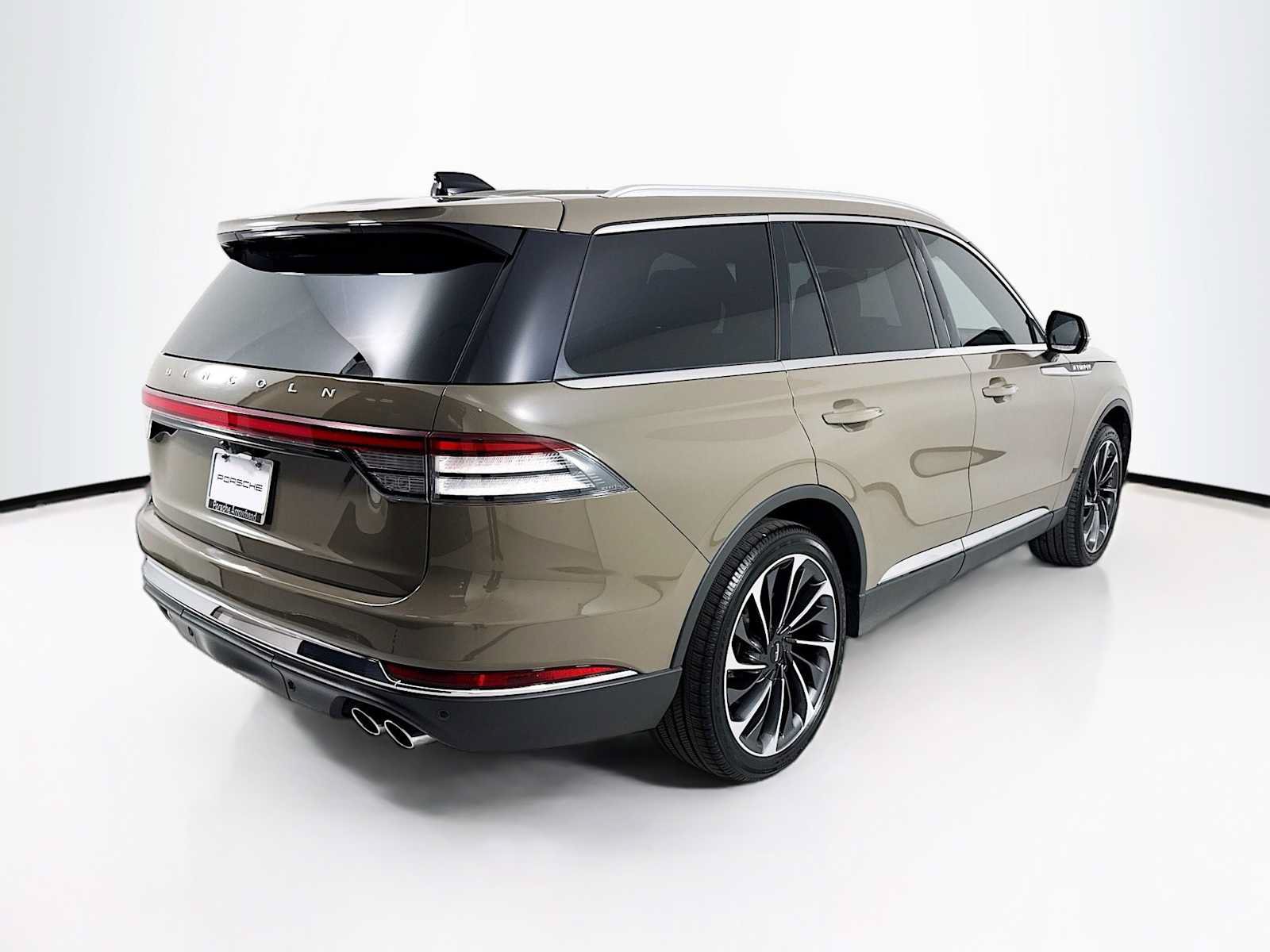 Used 2025 Lincoln Aviator Reserve w/ Equipment Group 201A AWD/4WD image 9
