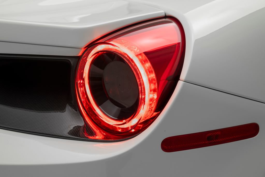 Used 2018 Ferrari 488 Spider Base image 32