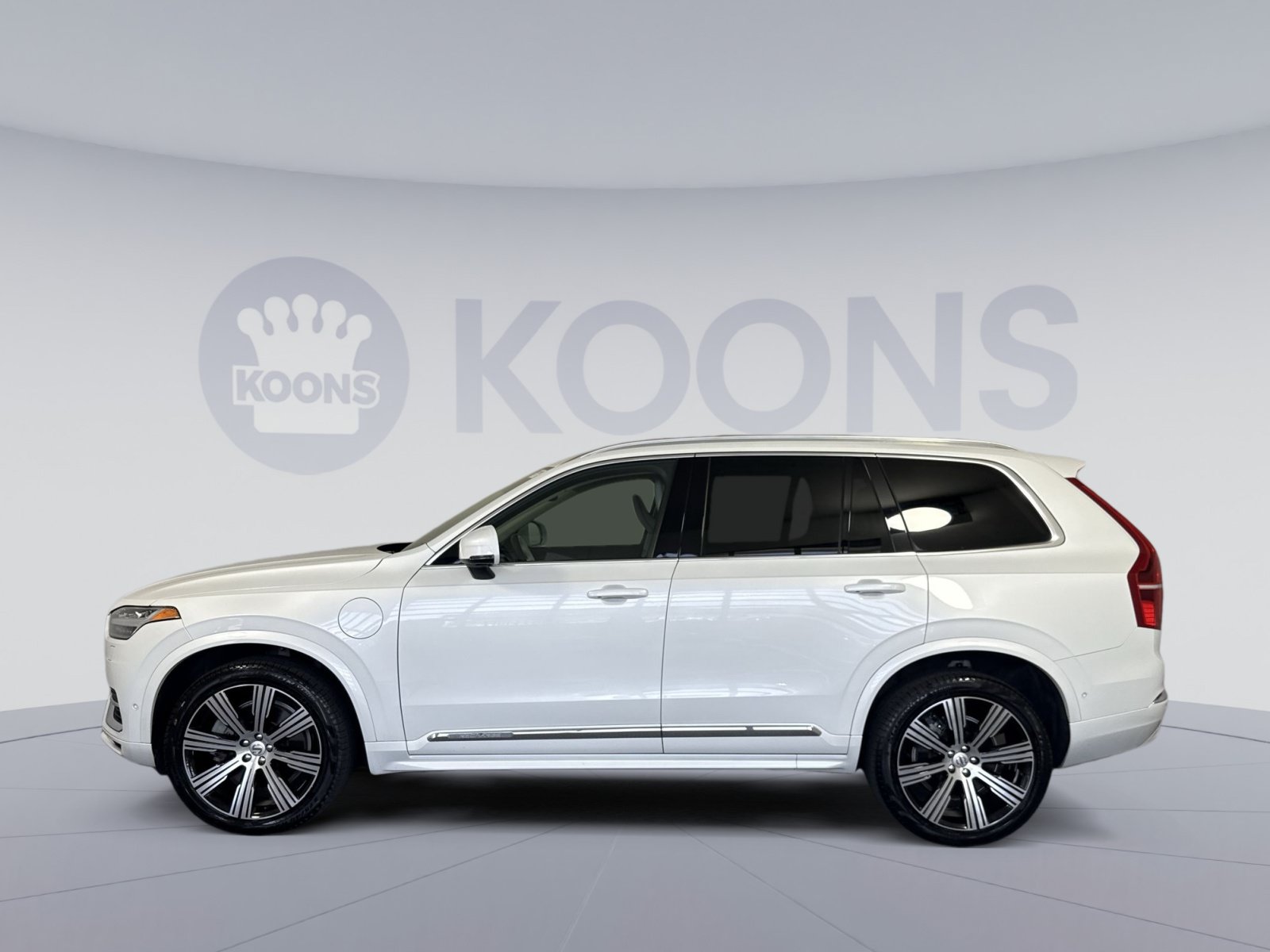 Used 2023 Volvo XC90 T8 Ultimate AWD/4WD image 2