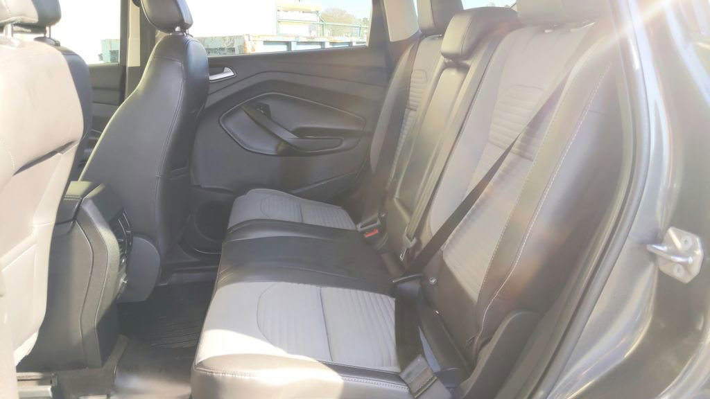 Used 2018 Ford Escape SE w/ SE Sport Appearance Package image 30