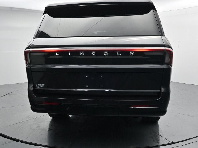 Used 2025 Lincoln Navigator L Reserve AWD/4WD image 7