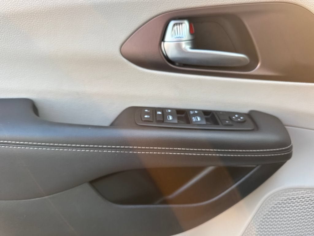 Used 2024 Chrysler Voyager LX FWD image 15