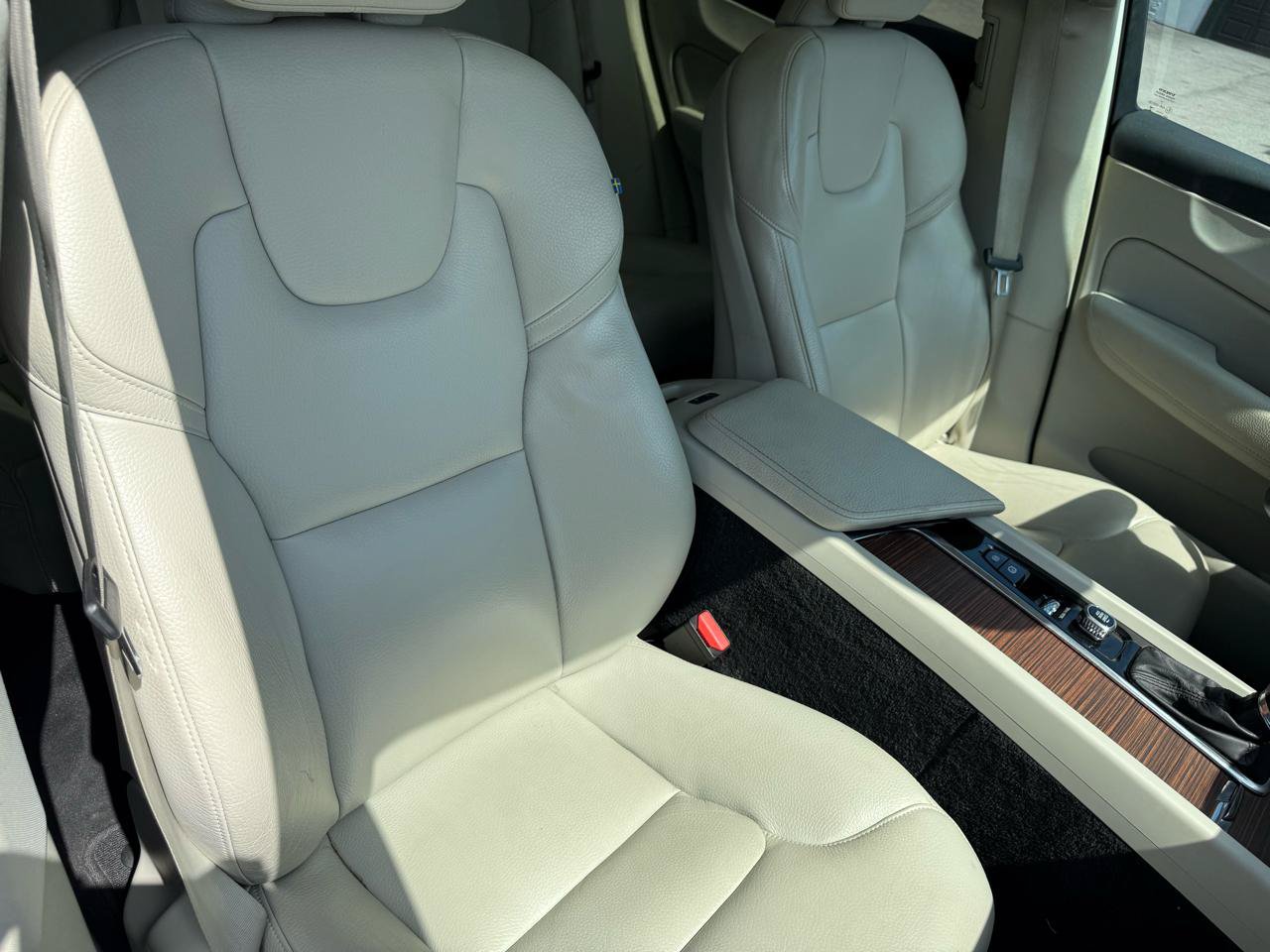 Used 2019 Volvo XC60 T6 Momentum w/ Advanced Package AWD/4WD image 9