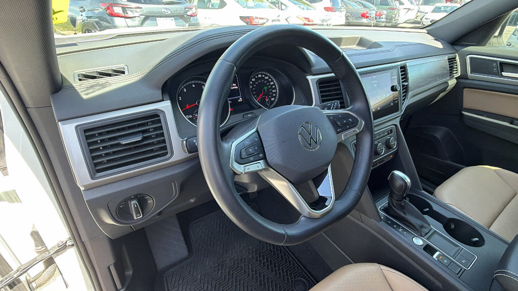 Used 2020 Volkswagen Atlas Cross Sport SE w/ Panoramic Sunroof Package FWD image 32