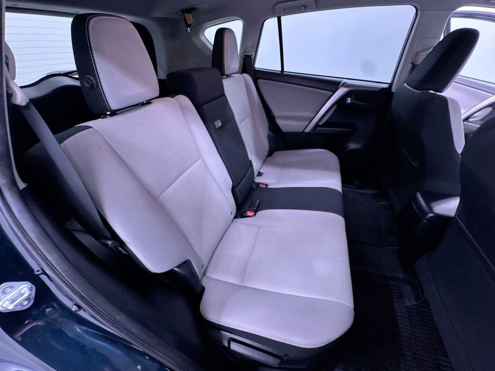 Used 2017 Toyota RAV4 XLE AWD/4WD image 40