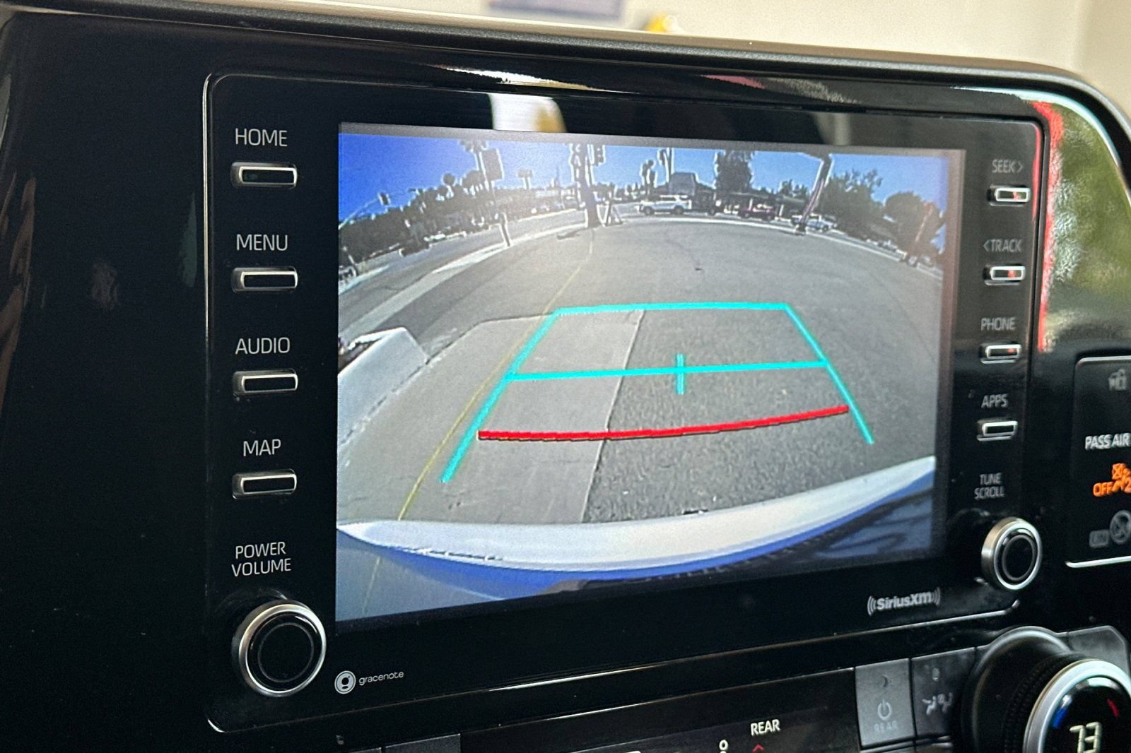 Used 2021 Toyota Highlander L FWD image 20