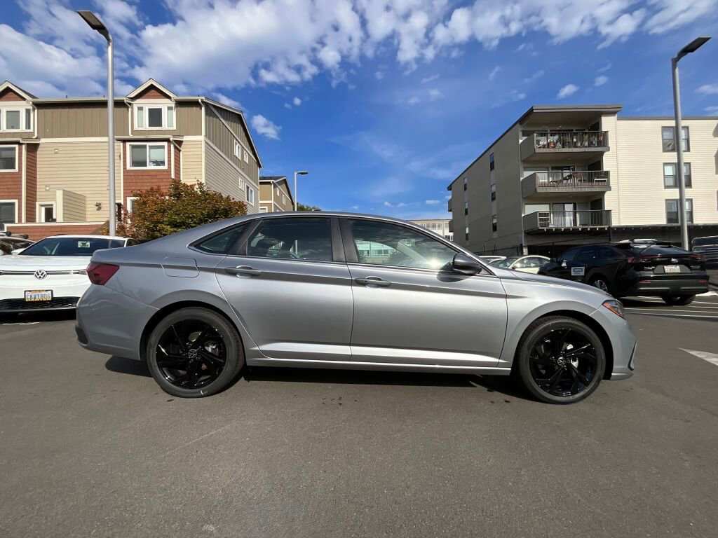 New 2025 Volkswagen Jetta SE image 8