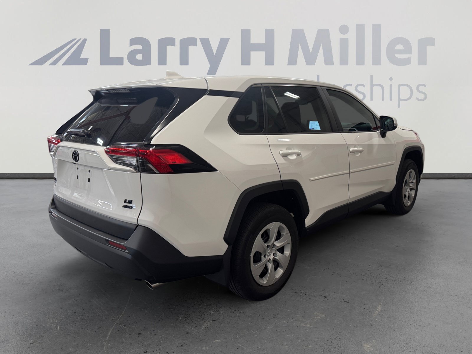 Certified 2025 Toyota RAV4 LE AWD/4WD image 5