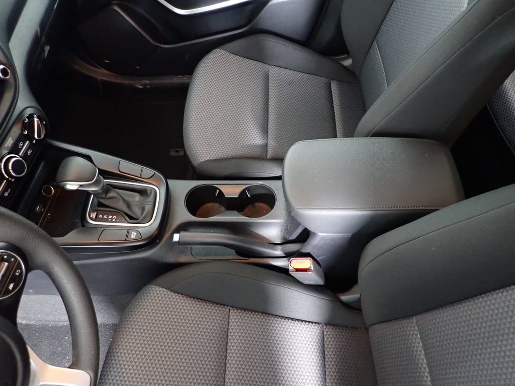 Used 2025 Kia Soul LX w/ LX Technology Package FWD image 23