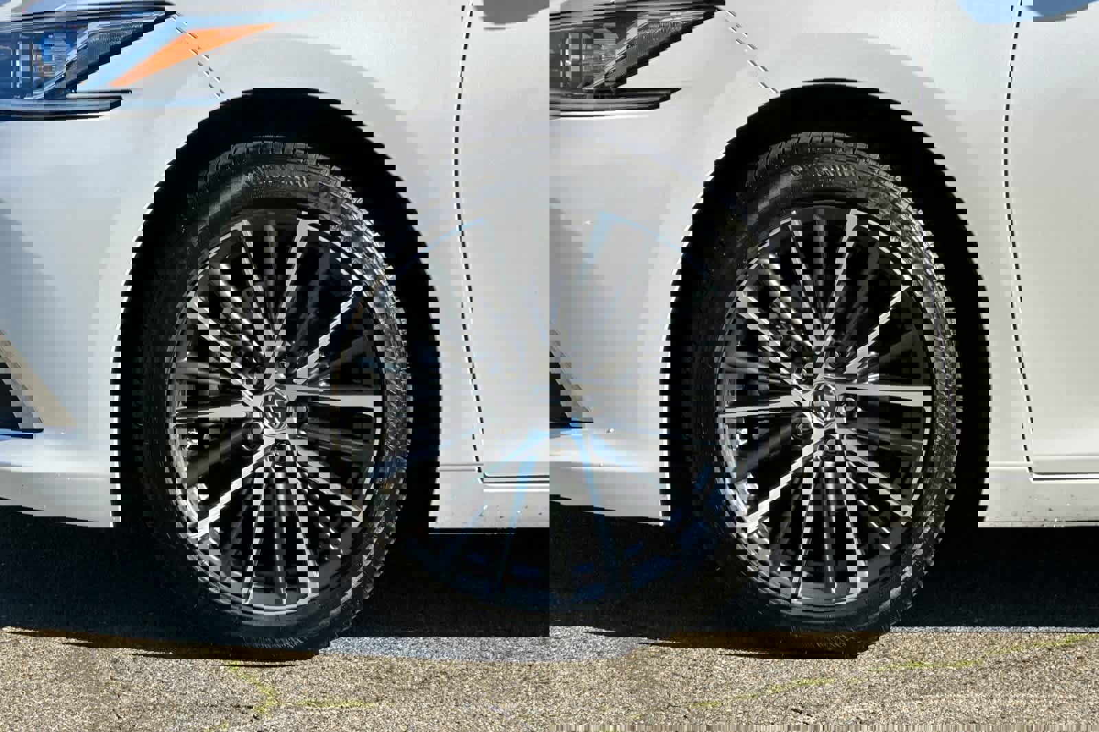 Used 2025 Lexus ES 350 w/ Premium Package image 31