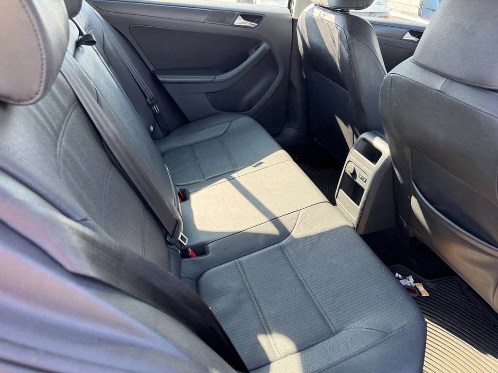 Used 2012 Volkswagen Jetta SE FWD image 17