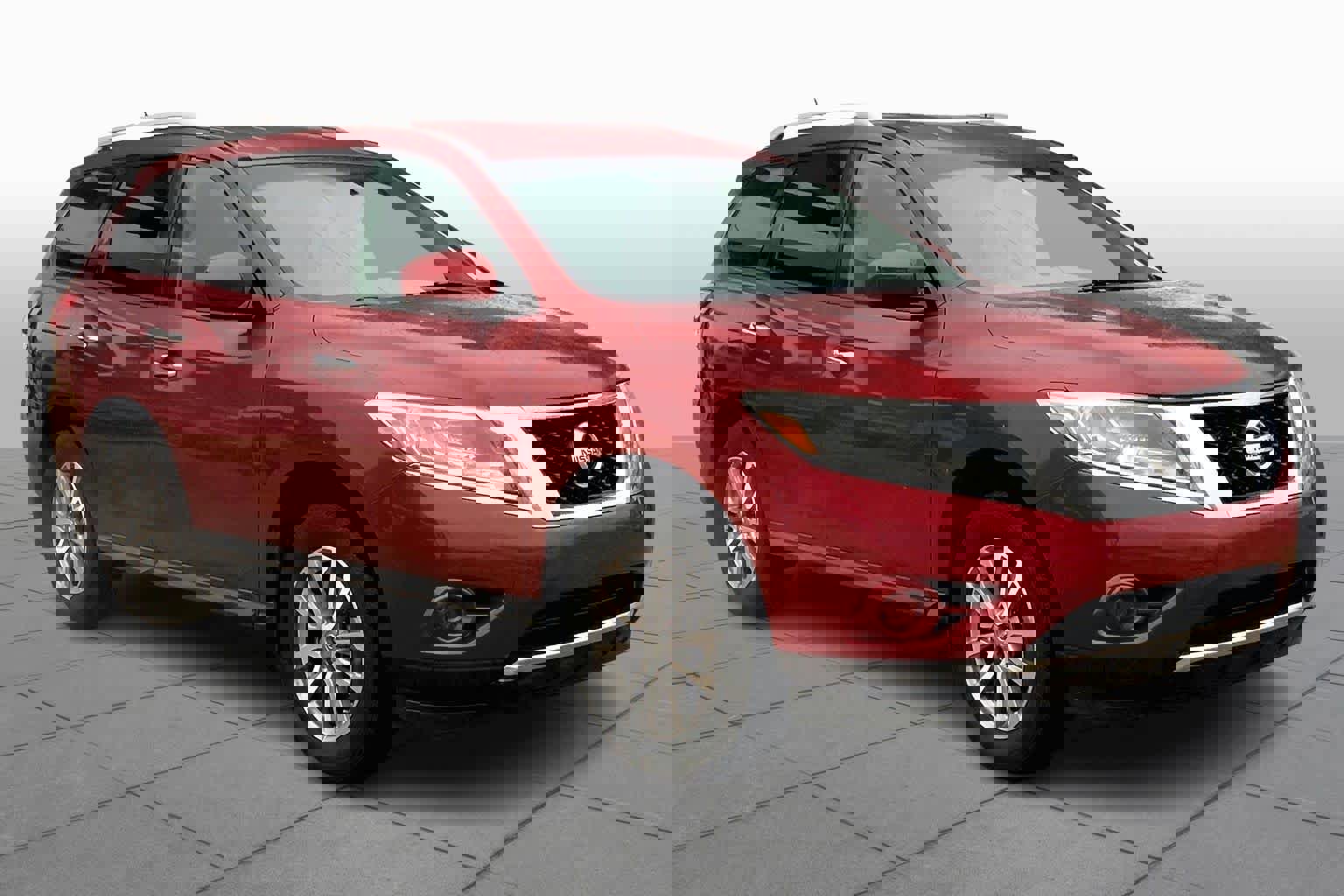 Used 2013 Nissan Pathfinder SV image 2