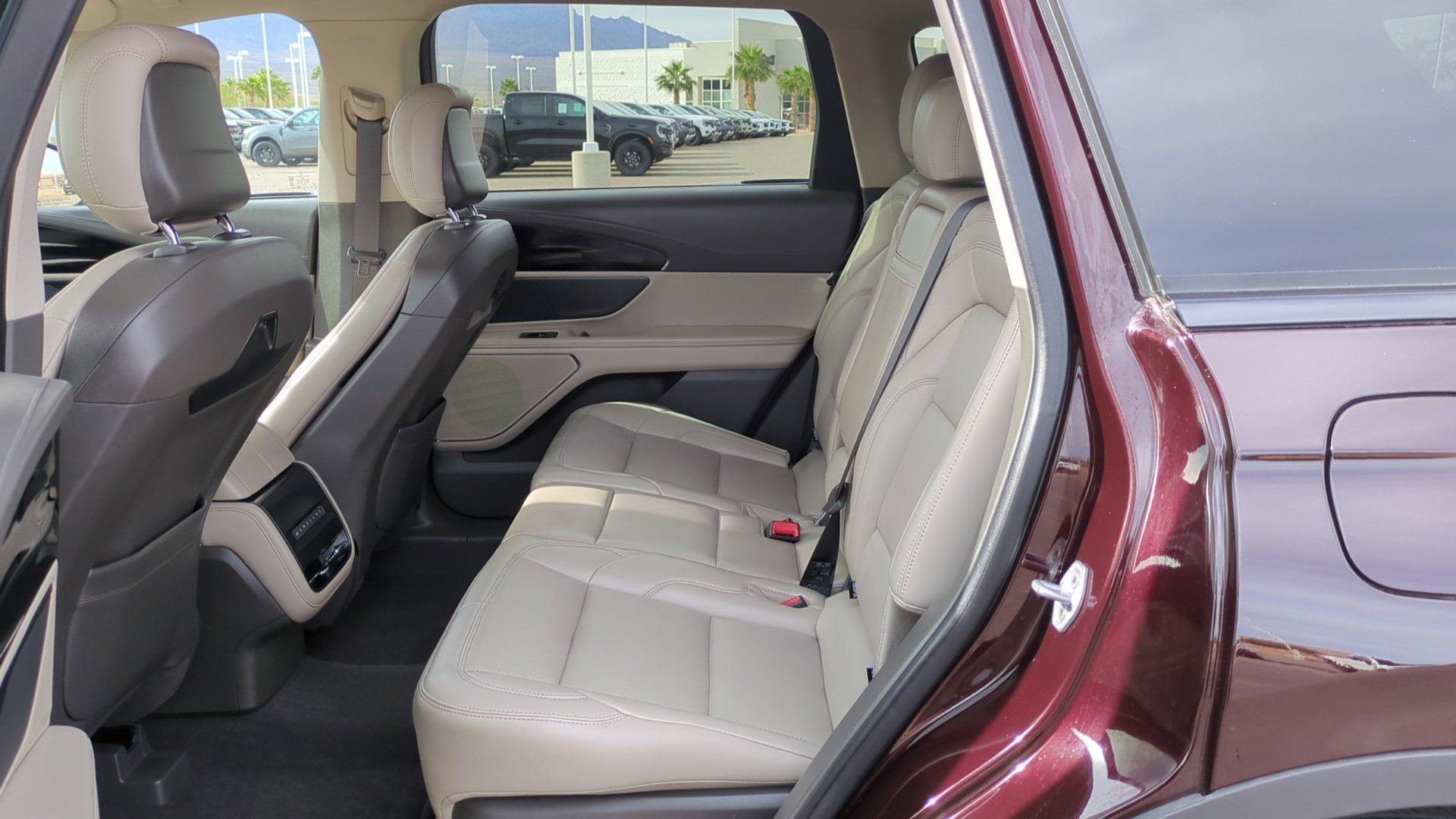 Used 2025 Lincoln Nautilus Premier w/ Jet Appearance Package AWD/4WD image 26