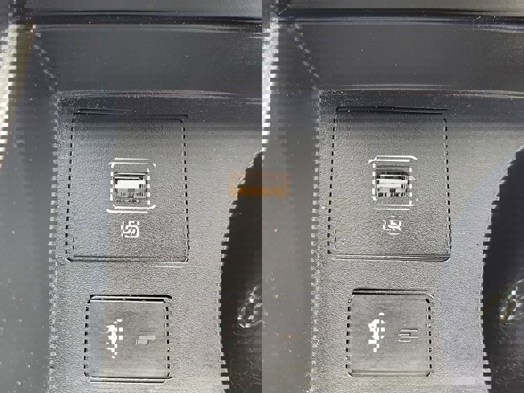 Used 2022 Hyundai Santa Fe Calligraphy image 32