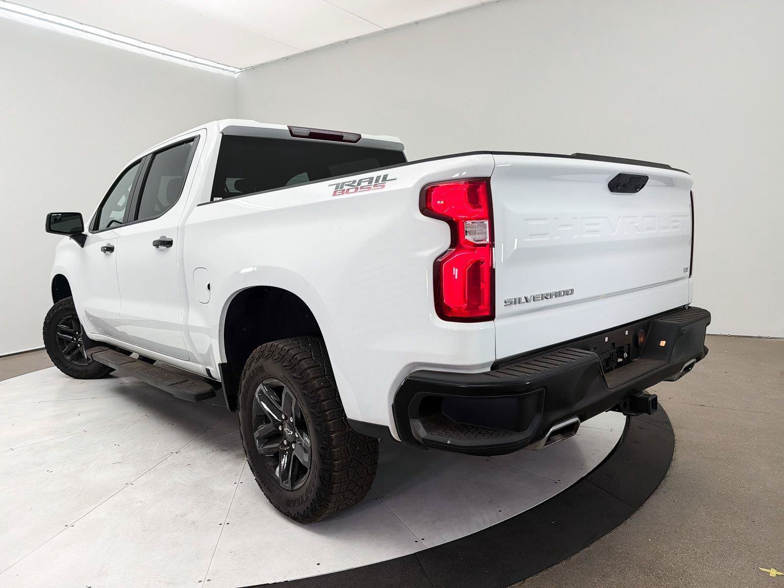 Used 2024 Chevrolet Silverado 1500 LT Trail Boss w/ Protection Package AWD/4WD image 7