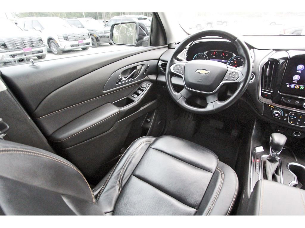 Used 2021 Chevrolet Traverse Premier w/ LPO, Blackout Package FWD image 13