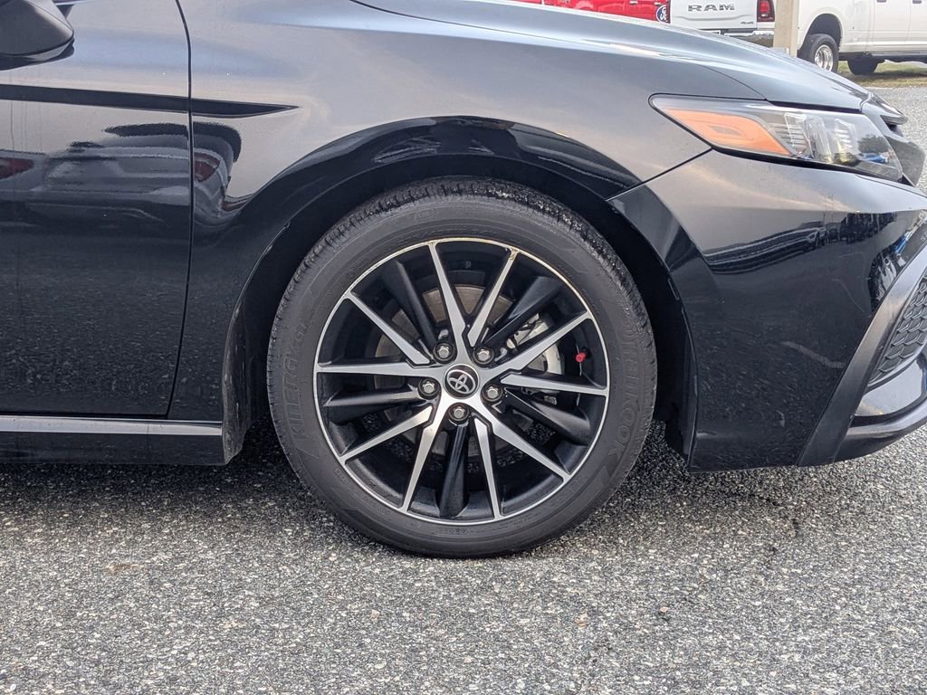 Used 2022 Toyota Camry SE image 11
