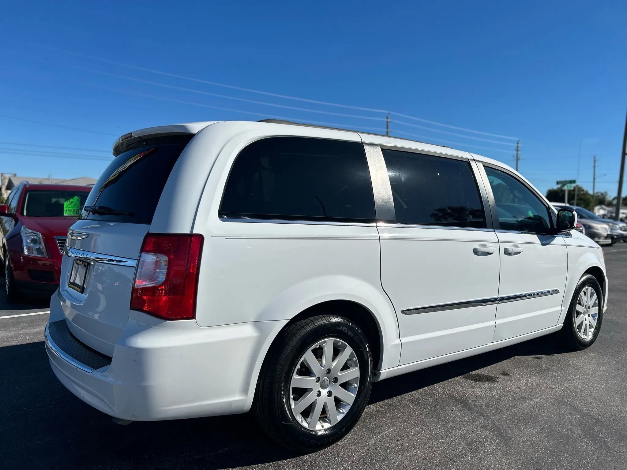 Used 2016 Chrysler Town & Country Touring image 5
