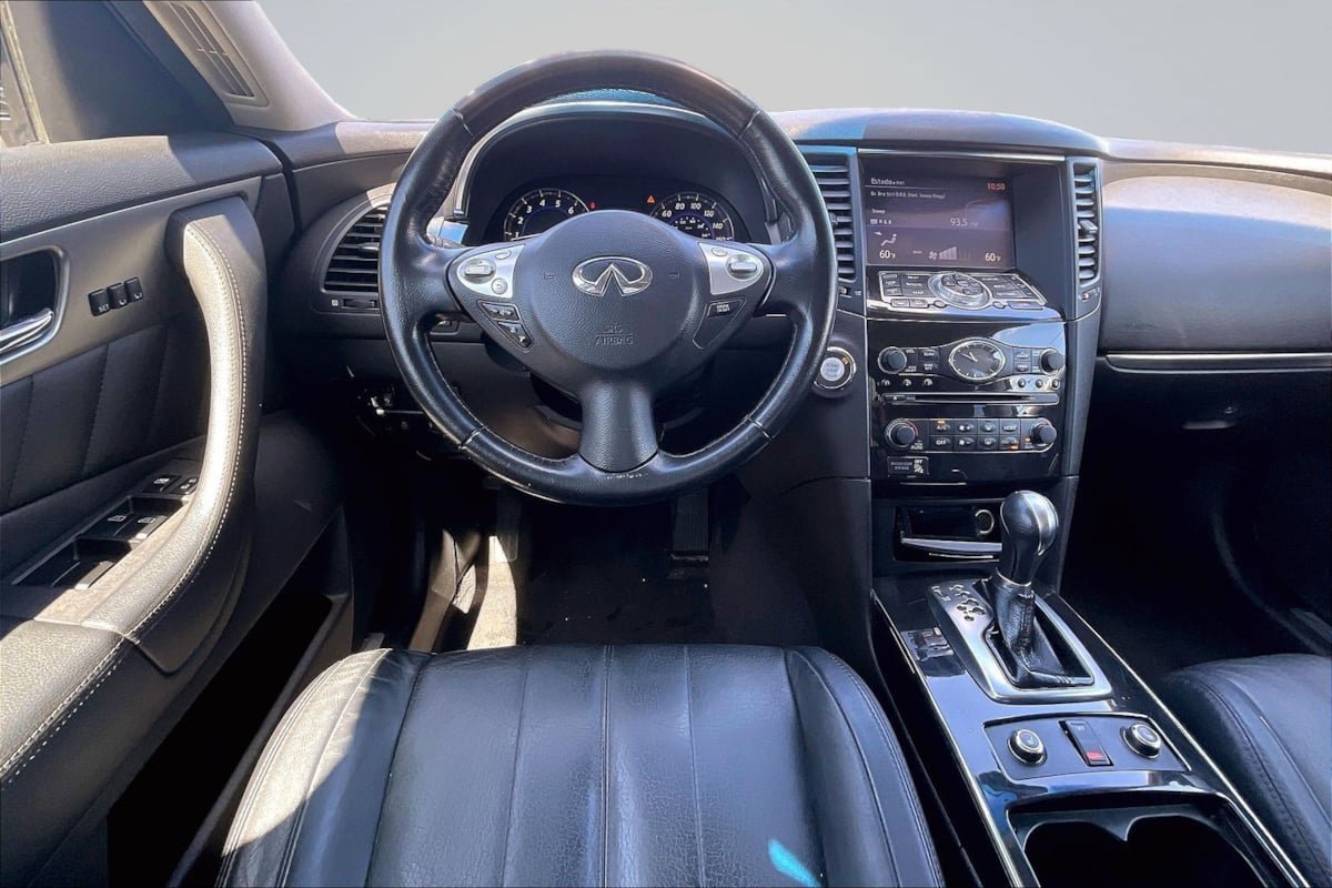 Used 2017 INFINITI QX70 AWD w/ Premium Package image 5