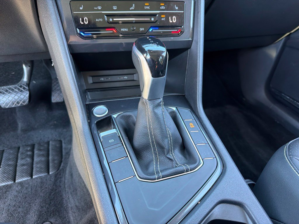 Used 2023 Volkswagen Tiguan SE w/ Panoramic Sunroof Package FWD image 14
