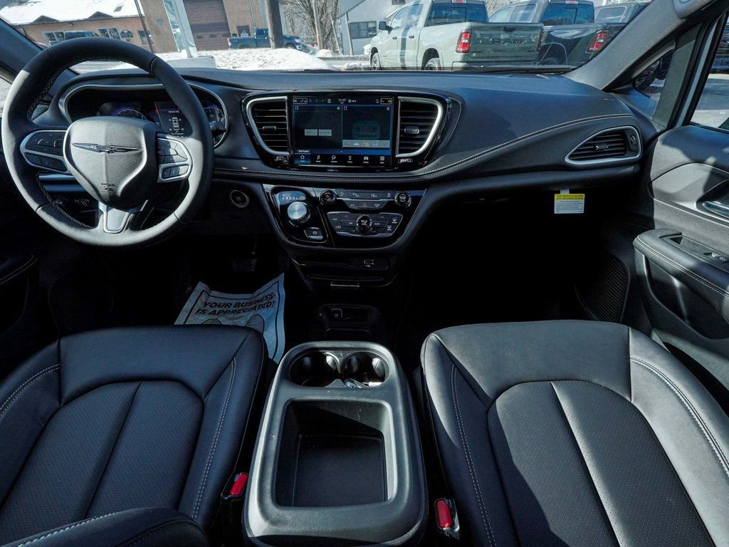 New 2026 Chrysler Pacifica Select FWD image 37