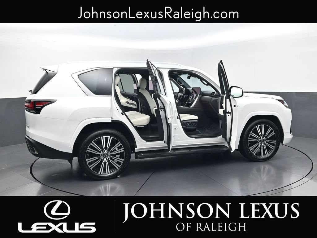 Used 2023 Lexus LX 600 4WD w/ Luxury Package image 31