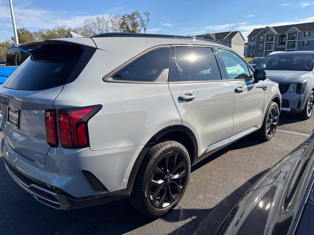 Used 2023 Kia Sorento SX AWD/4WD image 5