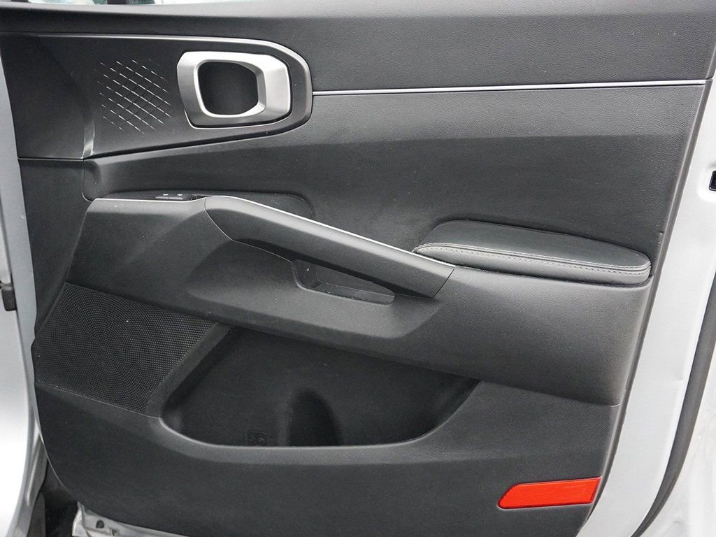 Used 2022 Kia Sorento S image 22