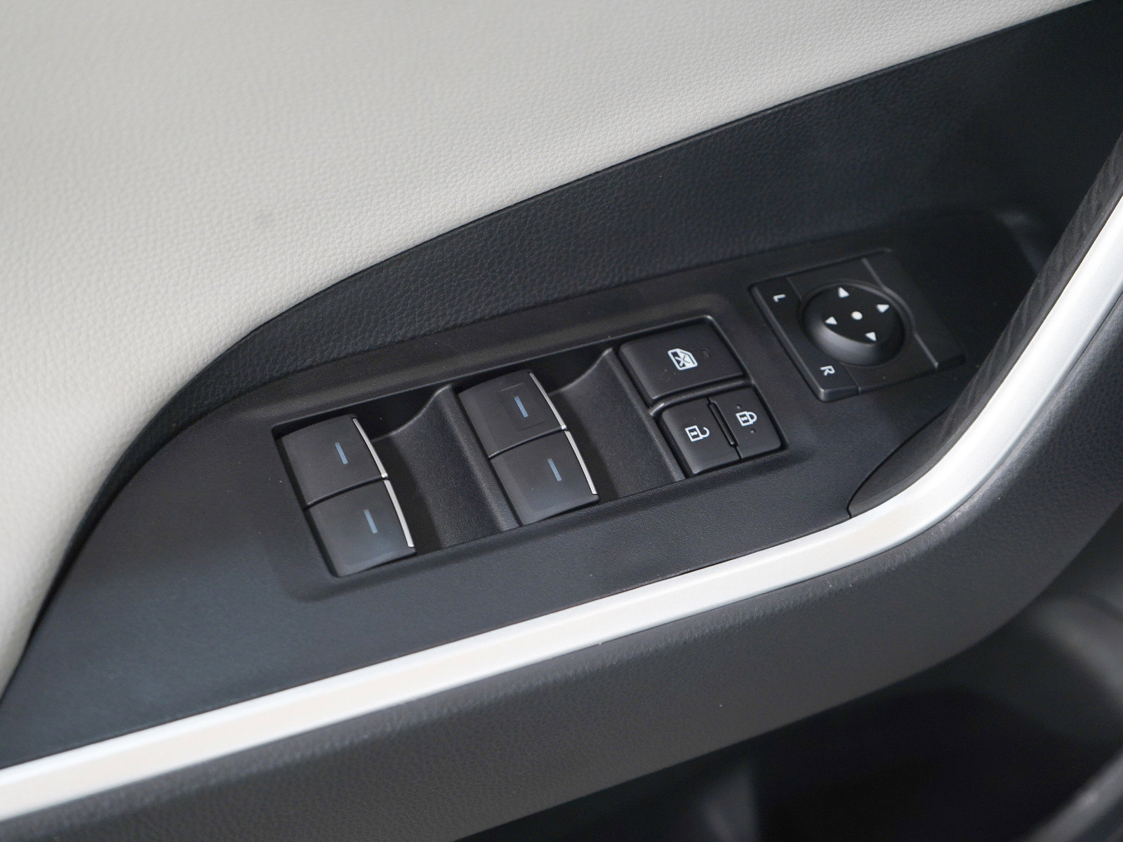 Used 2024 Toyota RAV4 Limited w/ Advanced Technology Package AWD/4WD image 22