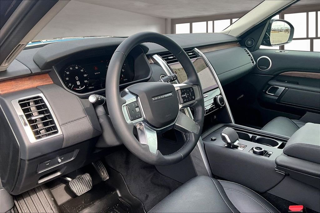 Used 2024 Land Rover Discovery S AWD/4WD image 13
