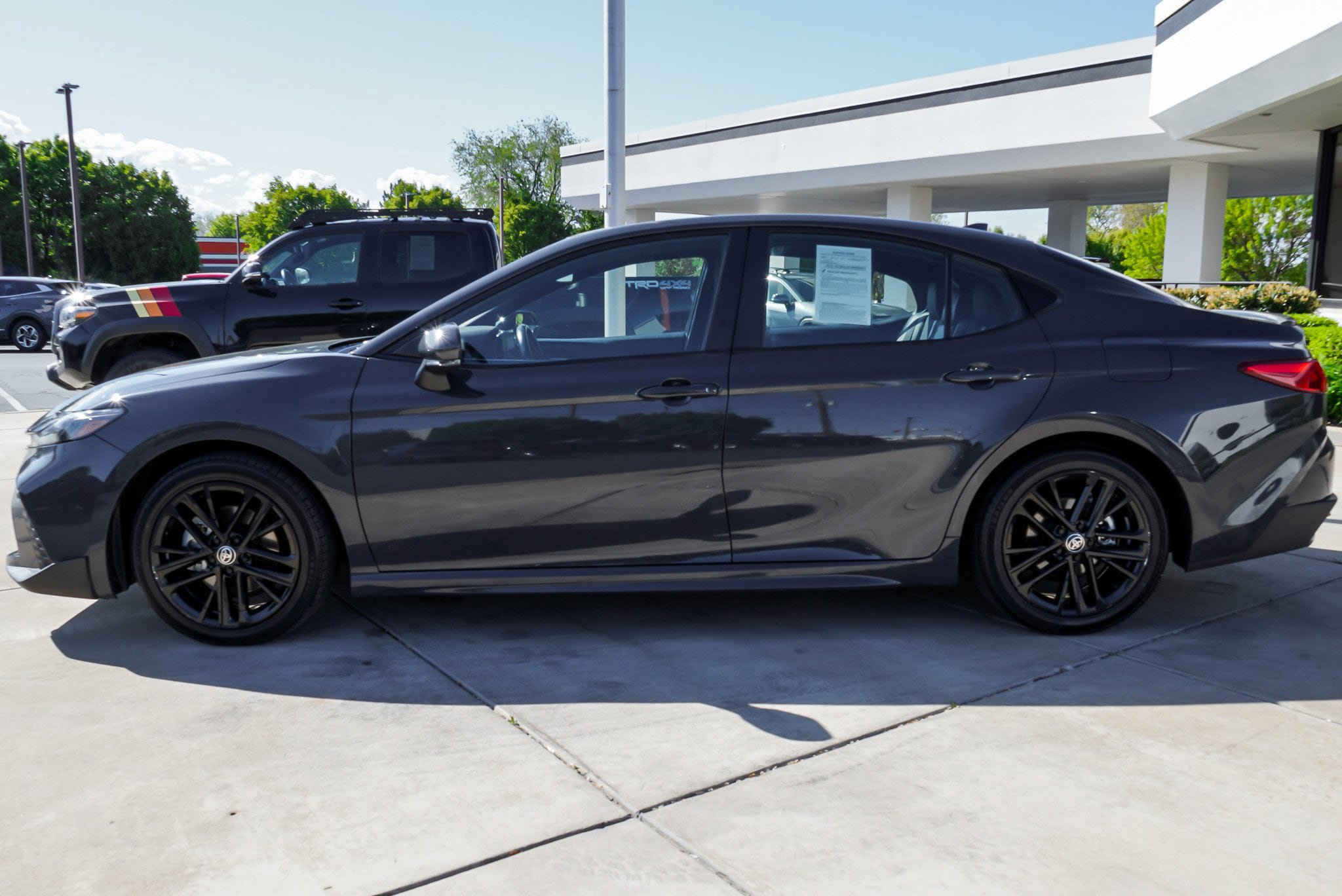 Used 2025 Toyota Camry SE FWD image 5