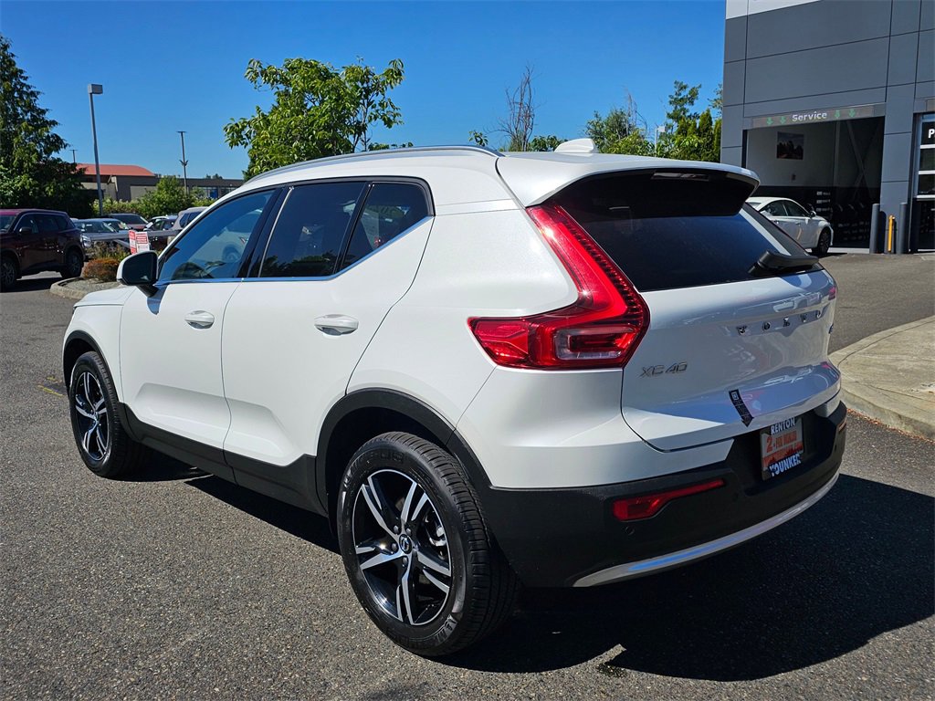Used 2025 Volvo XC40 B5 Core image 7