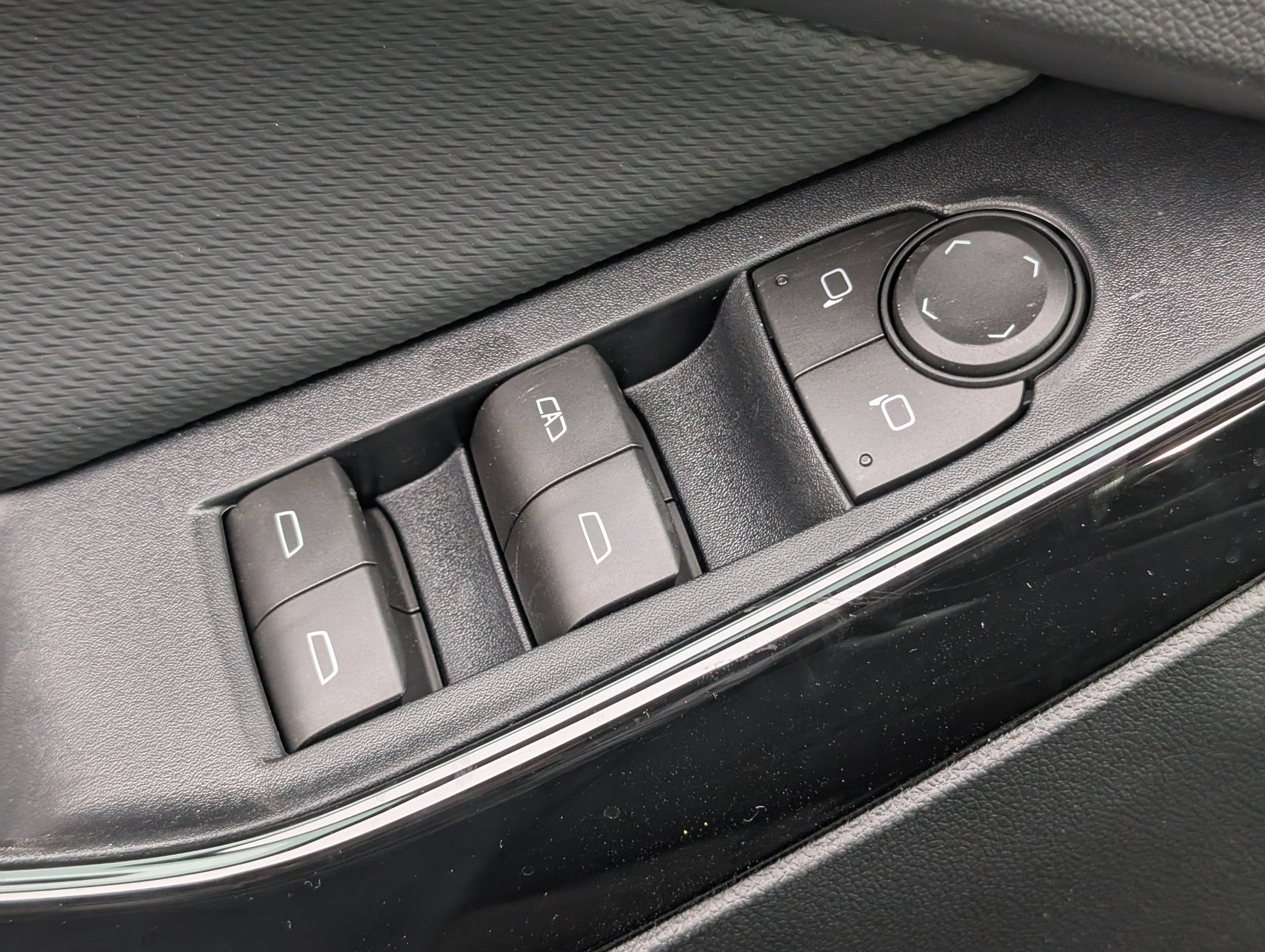 New 2027 Chevrolet Equinox LT FWD image 19