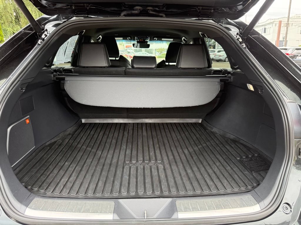 Certified 2024 Toyota Venza XLE AWD/4WD image 10
