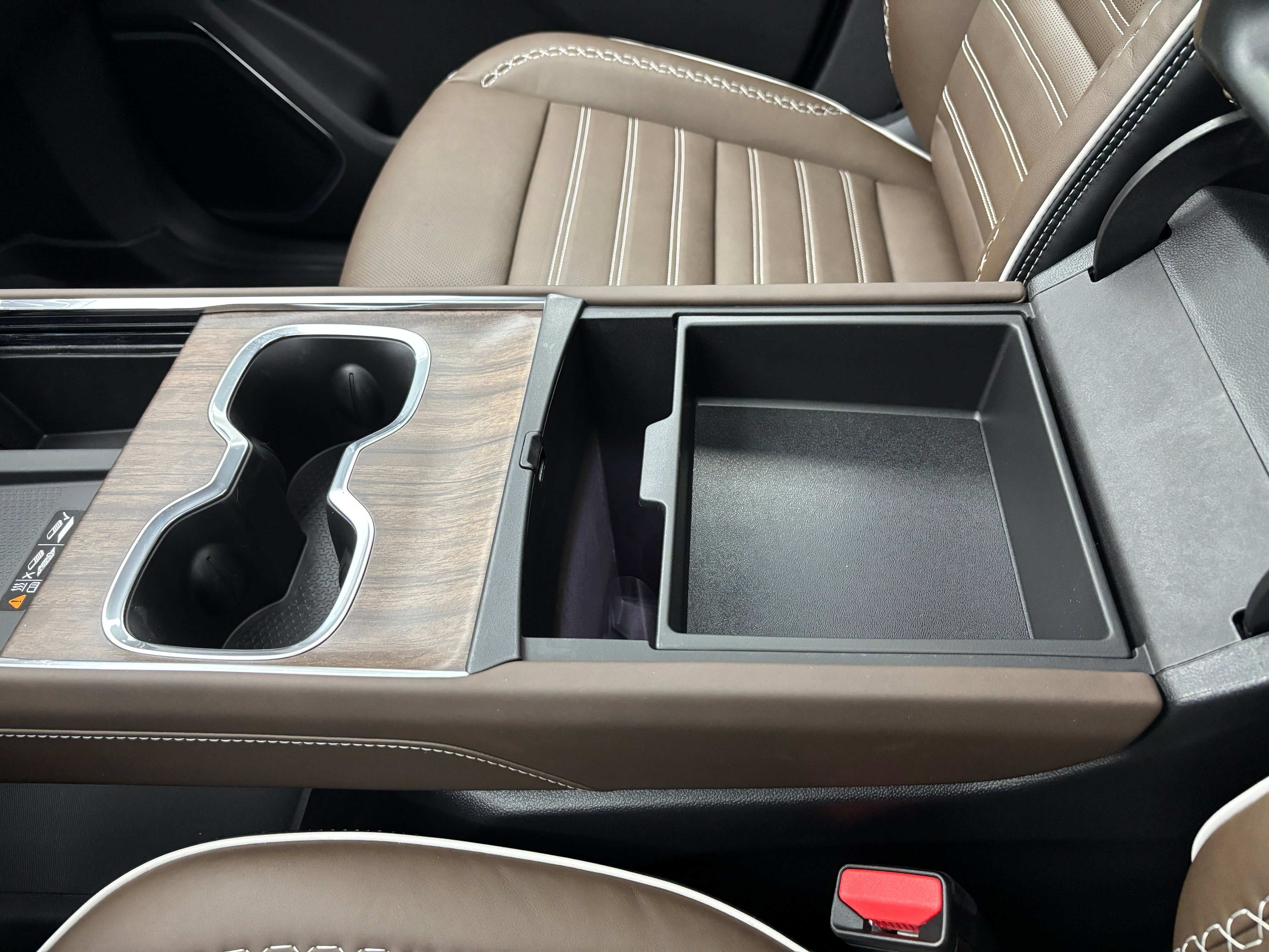 New 2026 GMC Acadia Denali Ultimate w/ LPO, Floor Liner Package AWD/4WD image 36