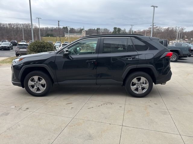 Used 2025 Toyota RAV4 XLE AWD/4WD image 4
