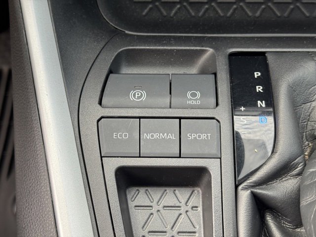 Used 2021 Toyota RAV4 XLE image 25