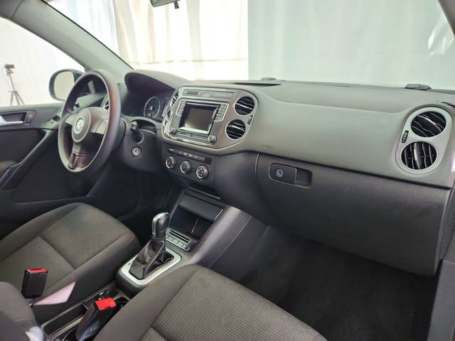 Used 2017 Volkswagen Tiguan Limited w/ Alloy Wheels Package image 19