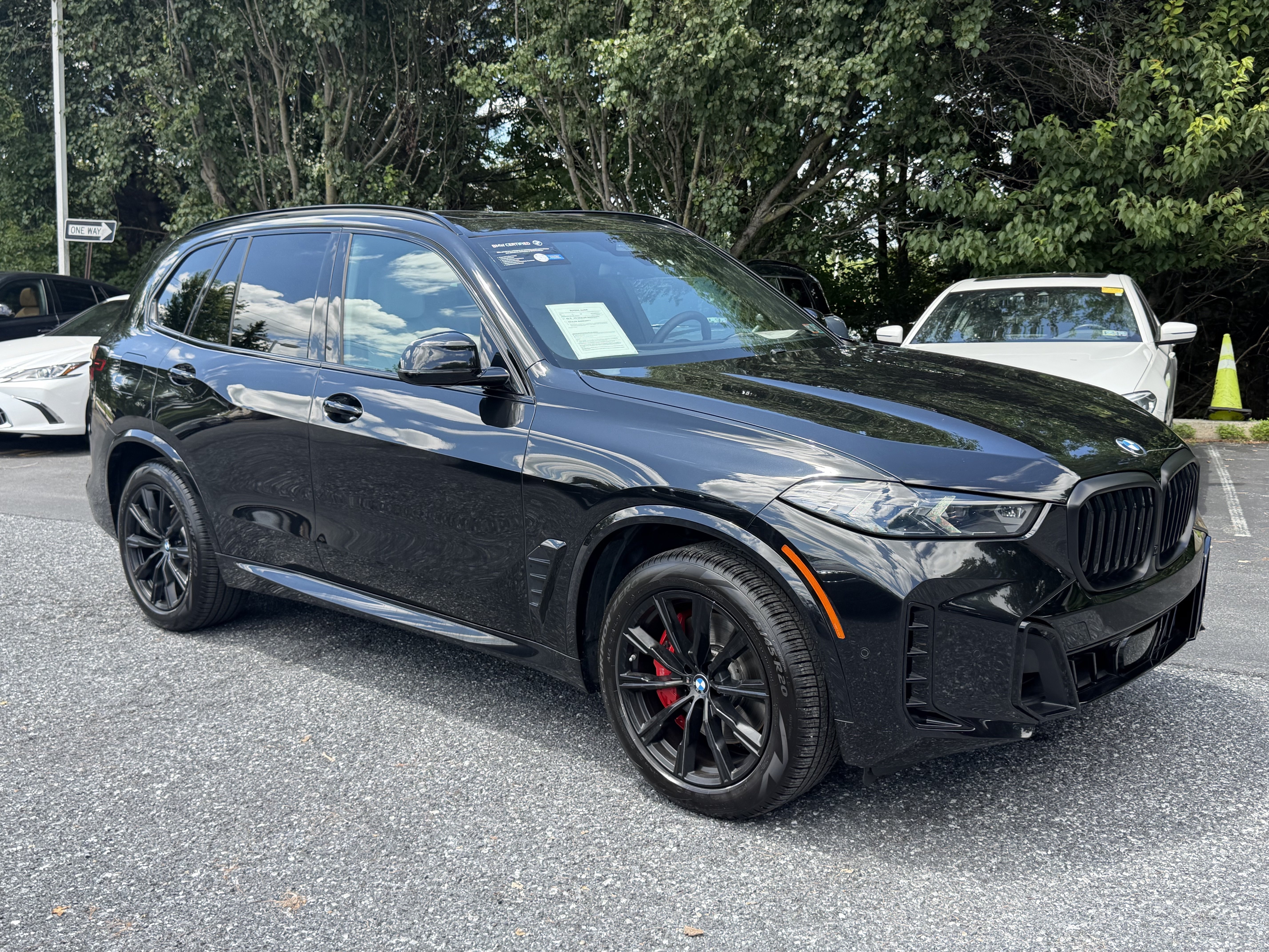 Used 2024 BMW X5 xDrive40i w/ M Sport Package AWD/4WD image 3