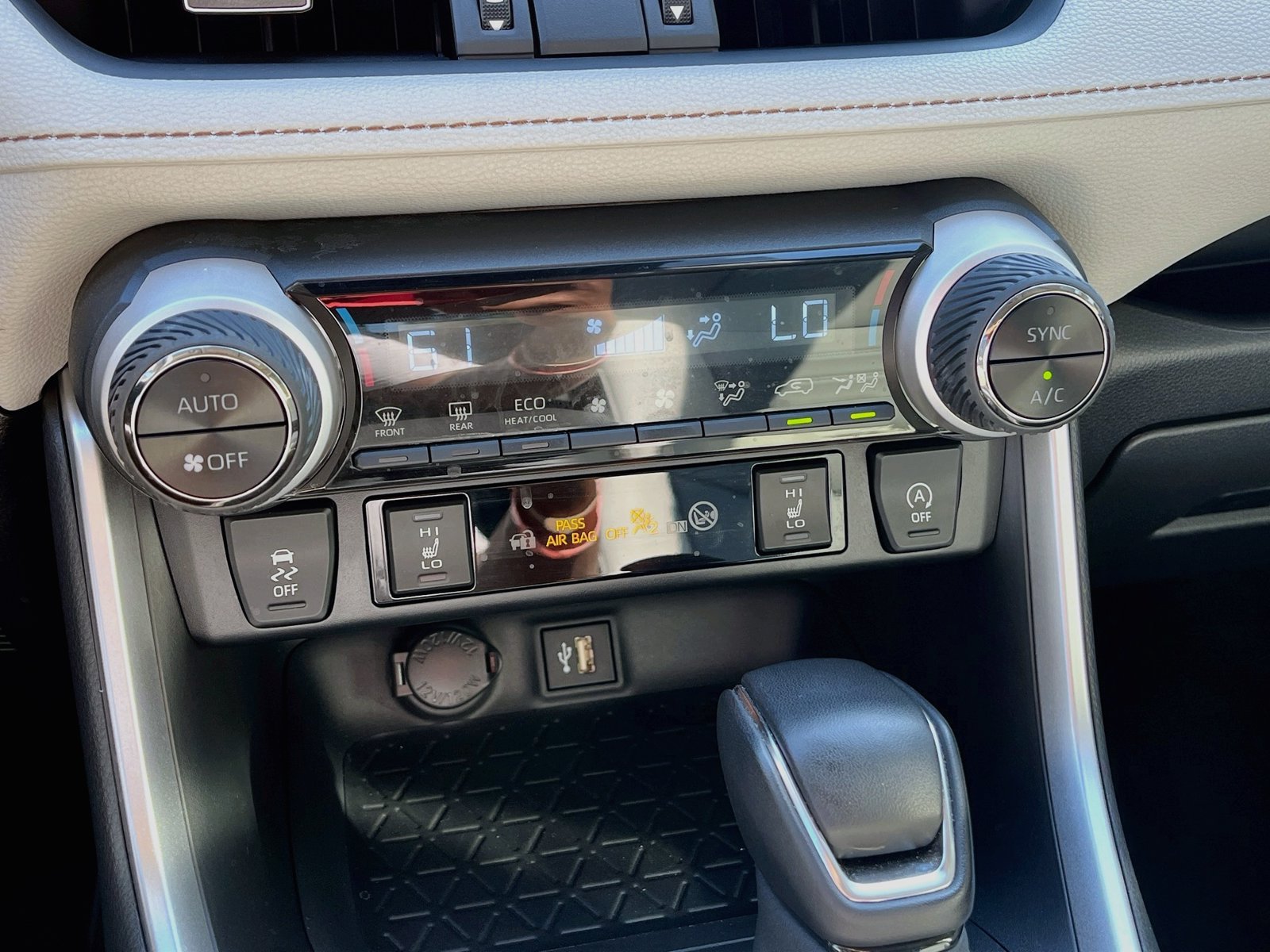 Used 2025 Toyota RAV4 XLE Premium AWD/4WD image 16