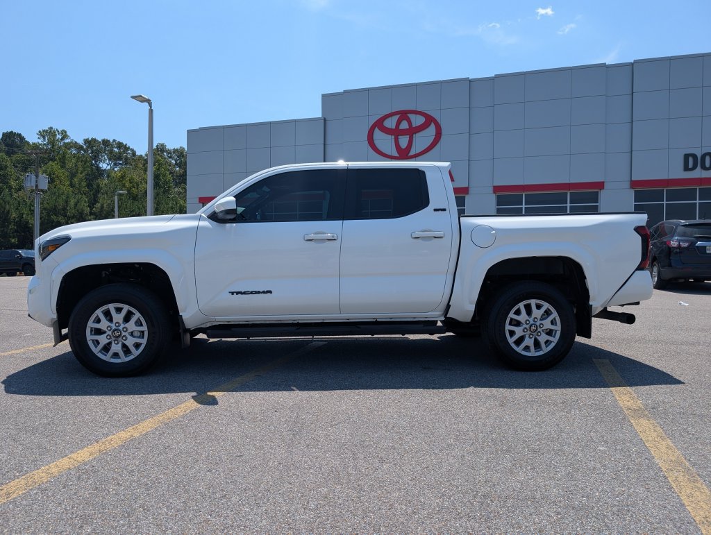 Used 2024 Toyota Tacoma SR5 AWD/4WD image 2