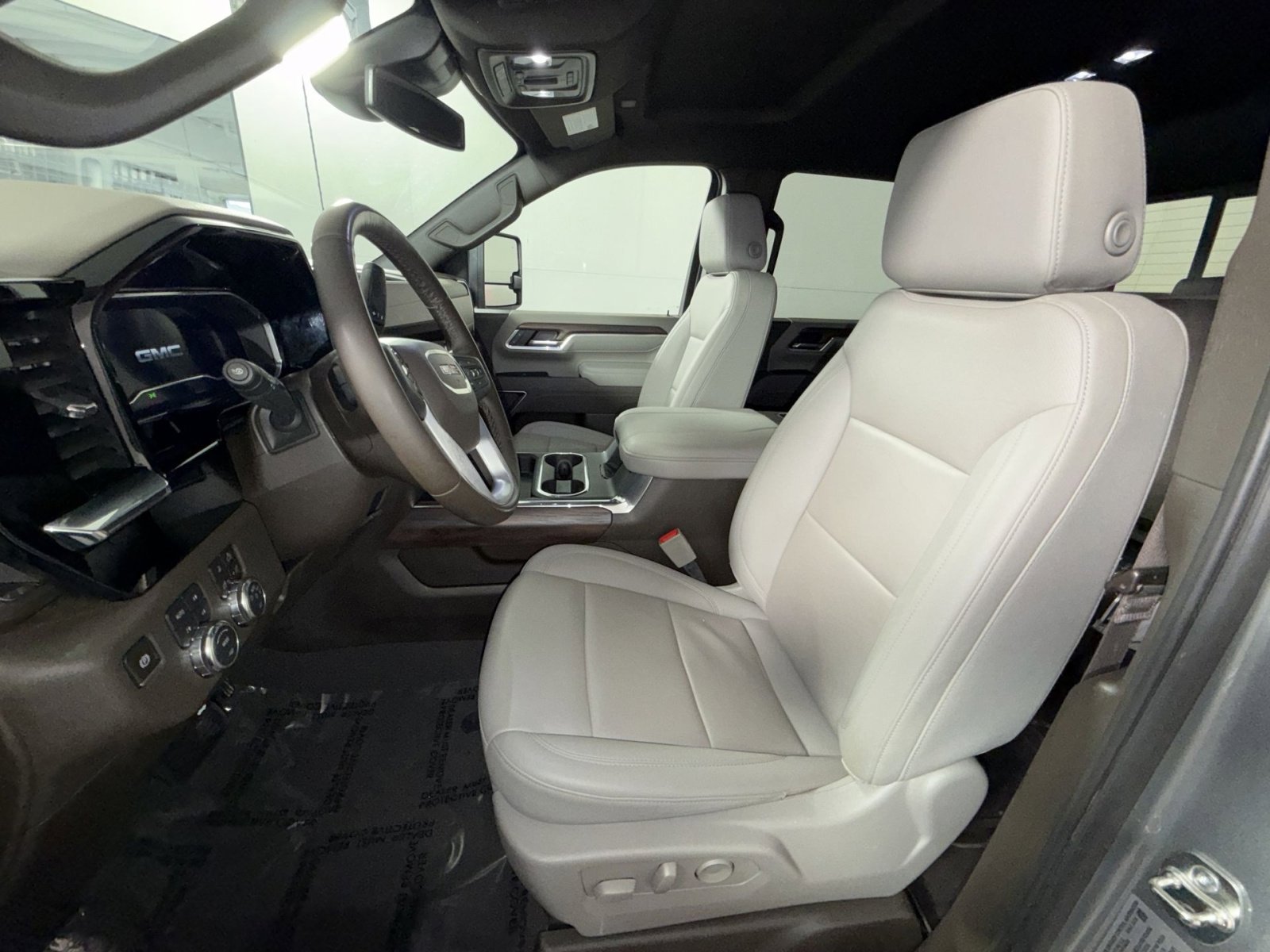 Used 2025 GMC Sierra 3500 SLT w/ SLT Convenience Package image 13