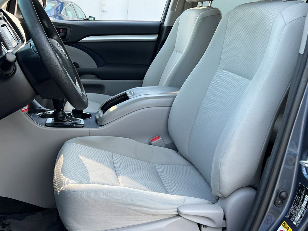 Used 2018 Toyota Highlander LE AWD/4WD image 7