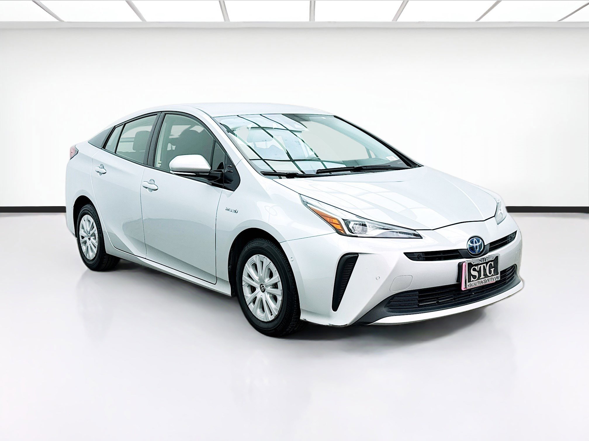 Used 2019 Toyota Prius L Eco image 3