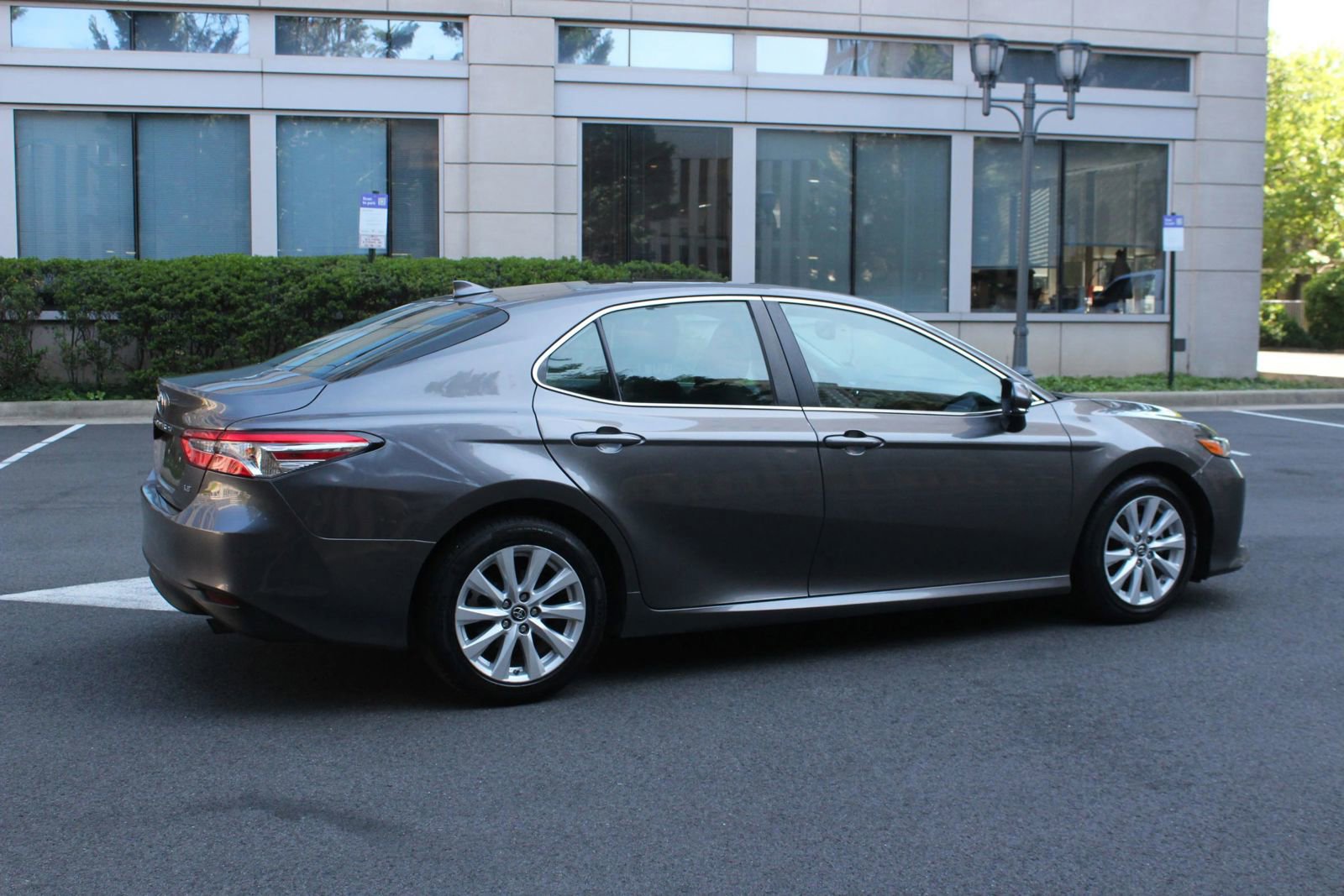 Used 2019 Toyota Camry LE FWD image 7