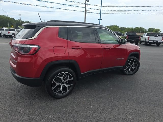 Used 2025 Jeep Compass Limited AWD/4WD image 5