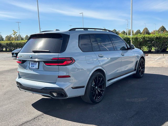 Used 2024 BMW X7 xDrive40i w/ M Sport Package AWD/4WD image 4
