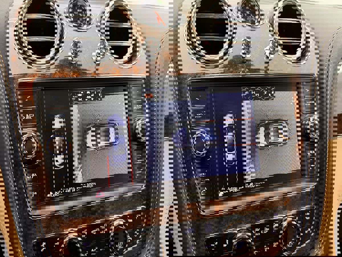 Used 2017 Bentley Bentayga image 26