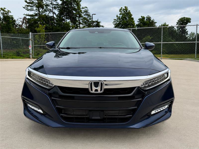 Used 2018 Honda Accord Touring image 2